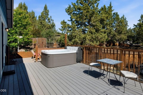 Tiny photo for 21370 NE Pecoraro Loop, Bend, OR 97701 (MLS # 220223216)