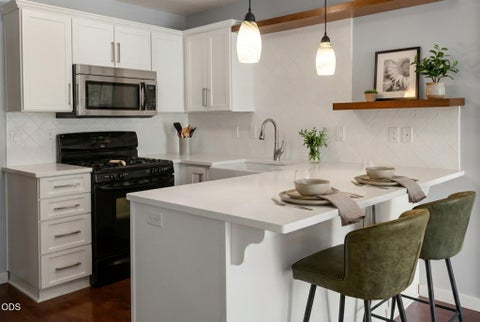 Tiny photo for 21370 NE Pecoraro Loop, Bend, OR 97701 (MLS # 220223216)