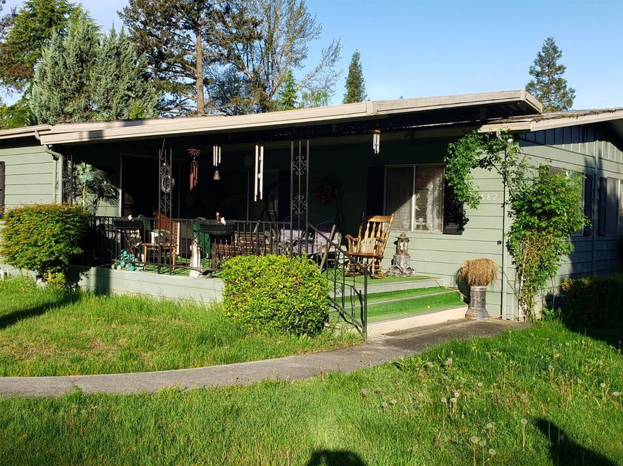 3 bedrooms, 2 baths, 1872 sq ft triple wide manufactured home. In town close to shopping. park rent is $609.00. 55+ Senior Park