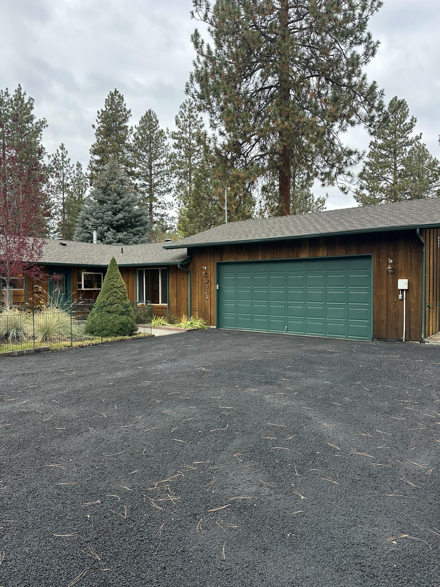 15689 Paddock Green