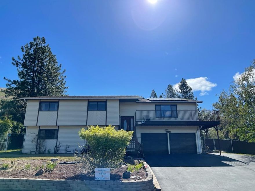 Big square footage in Moyina Heights! 4 bedrooms and 3 full baths. Separate family and living room areas. There is plenty of elbow room in this one! Tons of storage in this home with big bedrooms and big closets in each room and lots of storage closets. Great back yard with a nice deck and lots of trees. Great views of the valley and Mt Shasta from the deck on the side and the front of the home also. Seller put solar in a few years back and their average electric bill is only around $25.00 a month! All equipment is paid for.