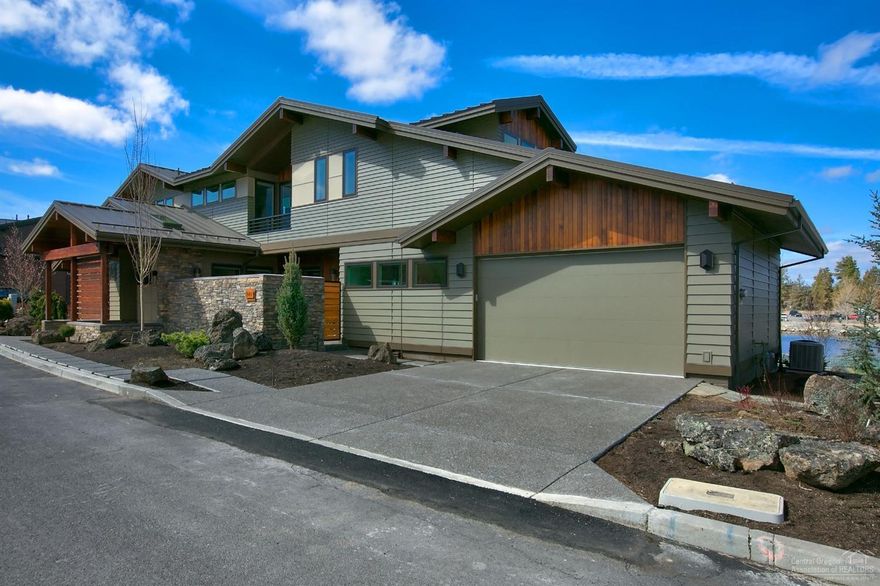 Riverfront home in Old Mill. Enjoy the clean lined contemporary interiors: Quarter Sawn White Oak flooring w/custom stain throughout, stunning tile&stone accents & unique design elements. The well-appointed kitchen boasts generous counter space, high-end Dacor appliances, stunning backsplash accents, & solid quartz countertops- all w/lovely views of the patio & river. The outdoor living area w/built in bbq&gas fireplace is perfect for indoor-outdoor entertaining.