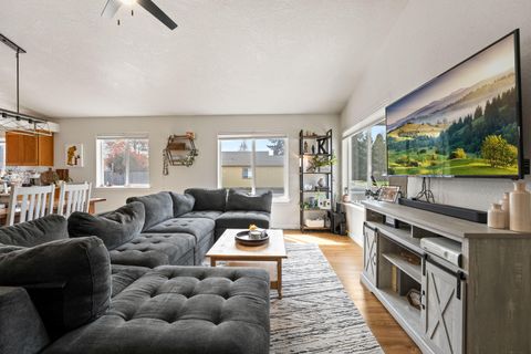 Tiny photo for 1950 SW Betty Lane, Grants Pass, OR 97526 (MLS # 220211236)