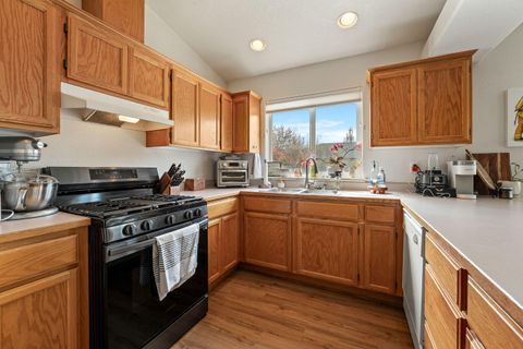 Tiny photo for 1950 SW Betty Lane, Grants Pass, OR 97526 (MLS # 220211236)