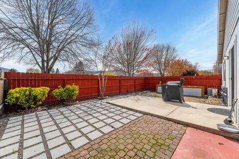 Tiny photo for 1950 SW Betty Lane, Grants Pass, OR 97526 (MLS # 220211236)