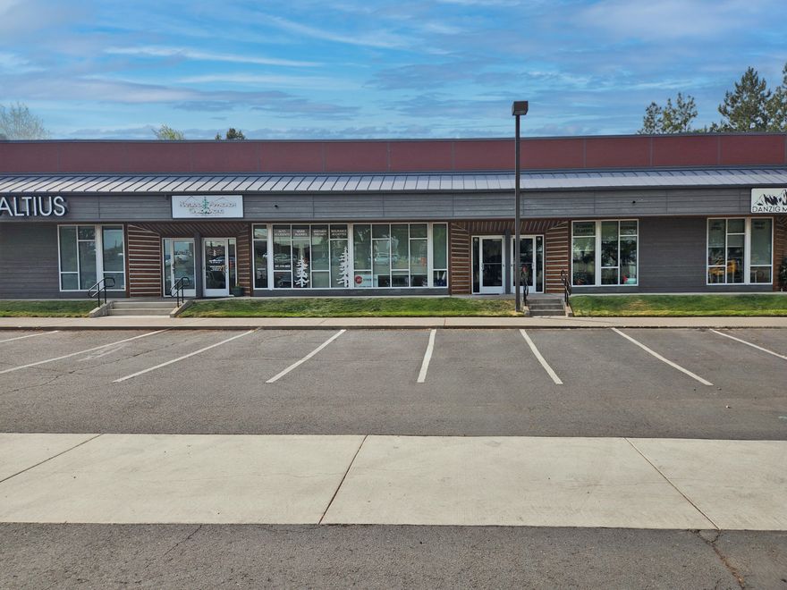 Deschutes Business Center in Bend has five suites available! It's conveniently located west of Highway 97 at the Empire Avenue exit on the North end of Bend, with easy access from Redmond or Sisters. The suites available are able to fit a variety of user needs: retail, office, industrial, and storage yard. The suites range from 985 SF to 3,386 SF, and all are professionally managed.