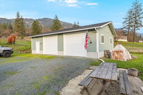 Tiny photo for 1360 Oxyoke Road, Grants Pass, OR 97526 (MLS # 220212645)