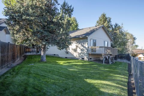 Tiny photo for 1473 NE Mable Court, Bend, OR 97701 (MLS # 220210266)