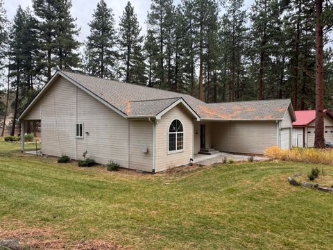 Tiny photo for 12473 Overland Drive, Klamath Falls, OR 97603 (MLS # 220212261)