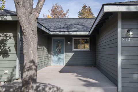 2549 SW Fissure Loop N Redmond OR 97756