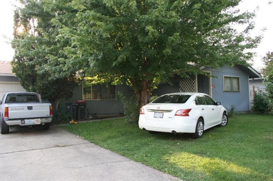 Chapter 7 Bankruptcy sale- use special sale agreement attached to listing. 3 BR/1 Ba in older residential neighborhood priced to sell and subject to Chapter 7 Bankruptcy process. All offers subject to final approval by the bankruptcy Courts.