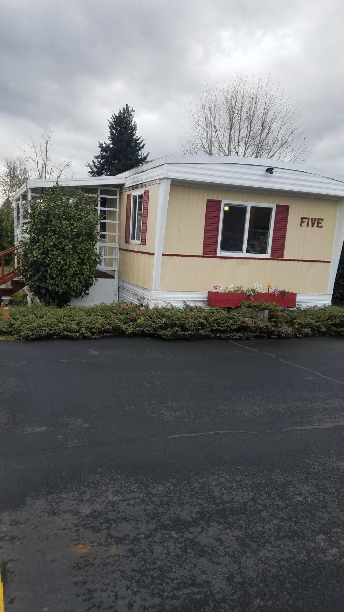 Country View Mobile Home Park - Residential