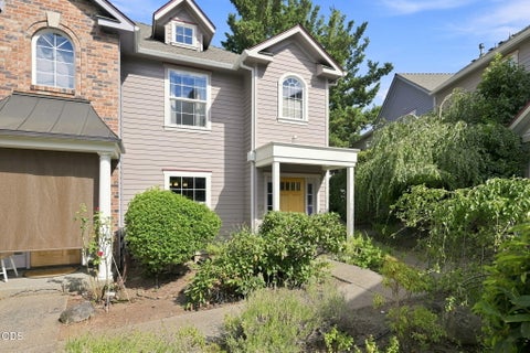 Tiny photo for 830 Park Street, Ashland, OR 97520 (MLS # 220226785)