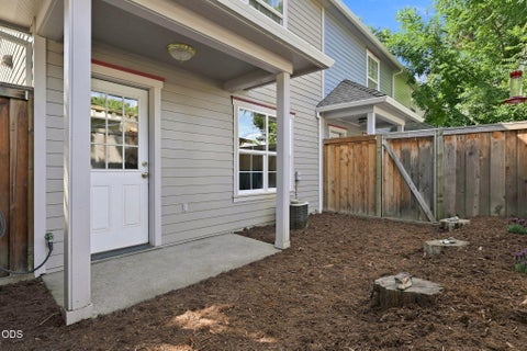 Tiny photo for 830 Park Street, Ashland, OR 97520 (MLS # 220226785)
