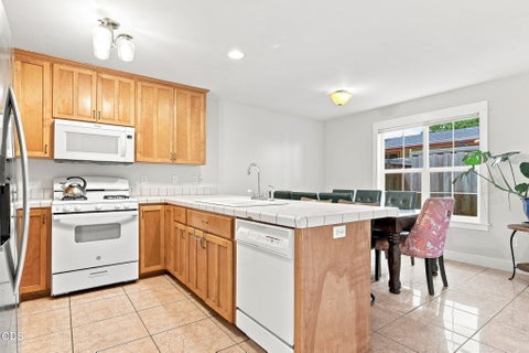 Tiny photo for 830 Park Street, Ashland, OR 97520 (MLS # 220226785)