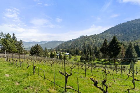 Tiny photo for 9302 Yank Gulch Road, Talent, OR 97540 (MLS # 220219940)