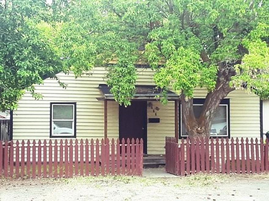 Adorable home that features original hardwood flooring in living room and master bedroom offers an open, inviting design. Another attribute to the home is the large backyard that opens to an alleyway, also providing a workshop with additional storage area. The home is located on a quiet, dead-end street in a mature Prineville subdivision.