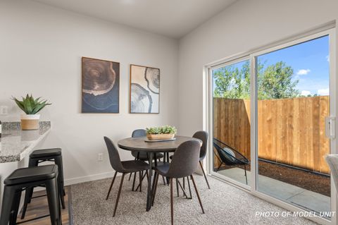 Tiny photo for 2024 Sunset Drive #5, Medford, OR 97501 (MLS # 220220132)