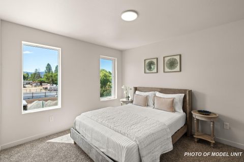 Tiny photo for 2024 Sunset Drive #5, Medford, OR 97501 (MLS # 220220132)