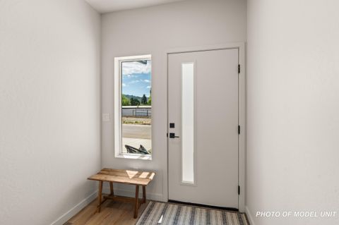 Tiny photo for 2024 Sunset Drive #5, Medford, OR 97501 (MLS # 220220132)