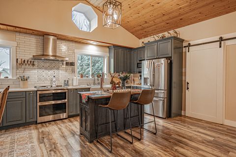 Tiny photo for 1027 Chevney Way, Shady Cove, OR 97539 (MLS # 220212809)