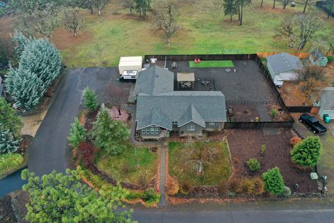 Photo of 1027 Chevney Way, Shady Cove, OR 97539 (MLS # 220212809)