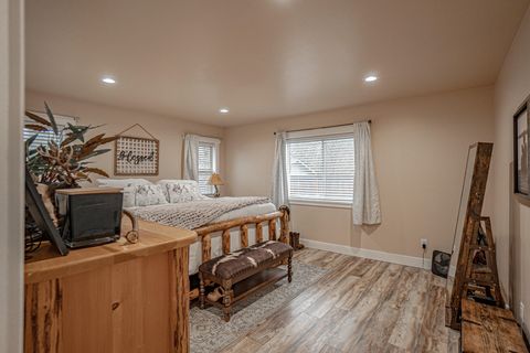 Tiny photo for 1027 Chevney Way, Shady Cove, OR 97539 (MLS # 220212809)