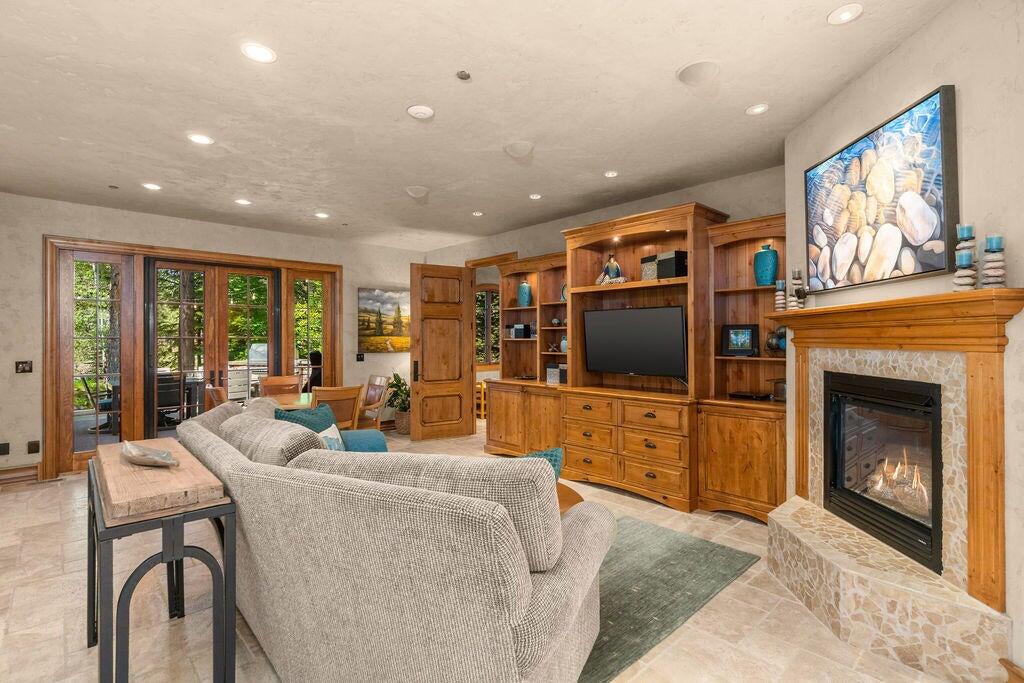 The Highlands at Broken Top - Residential