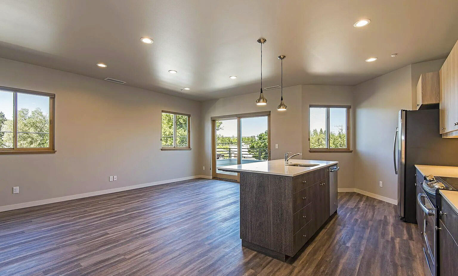 Highland - Commercial Sale