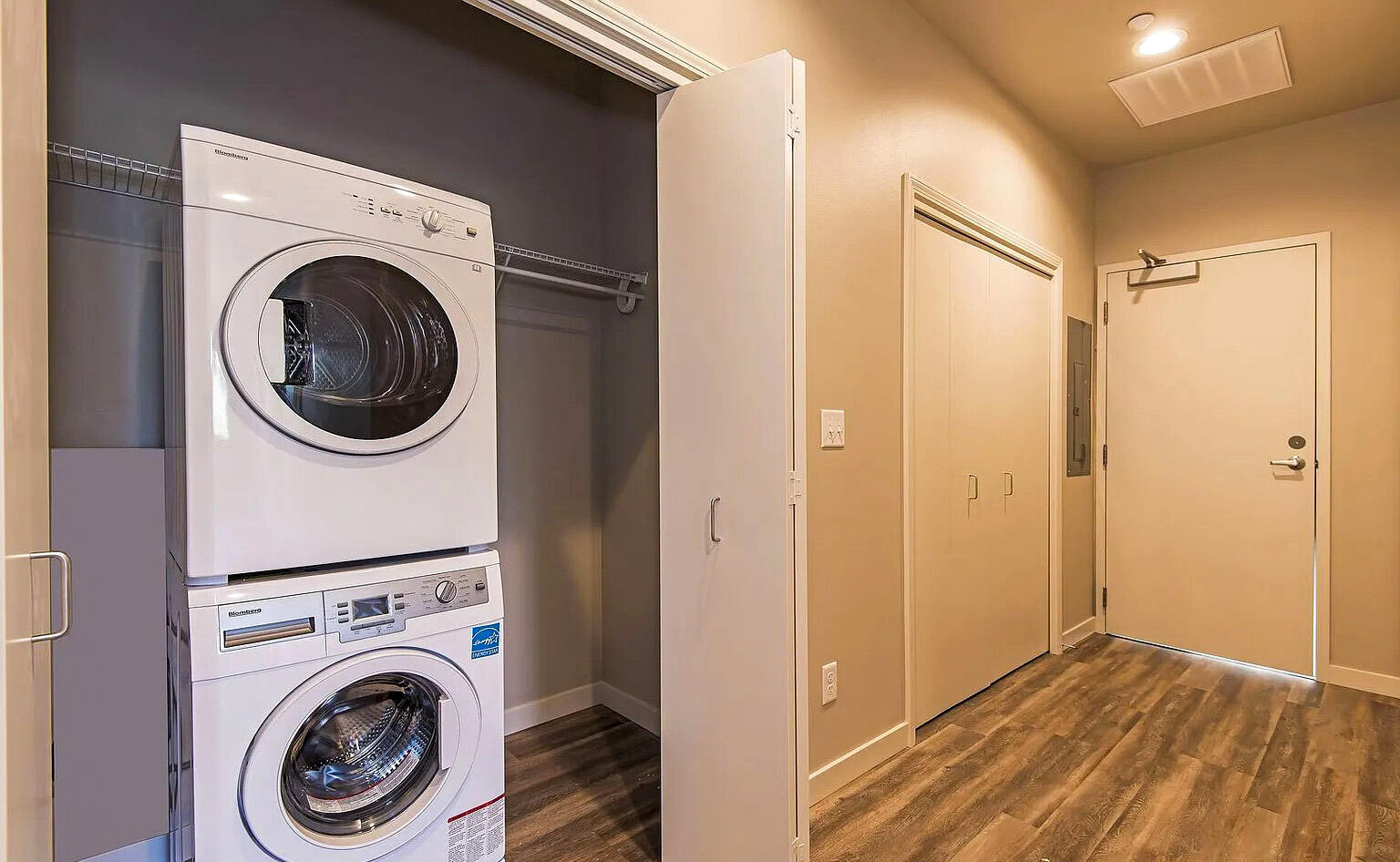 Highland - Commercial Sale