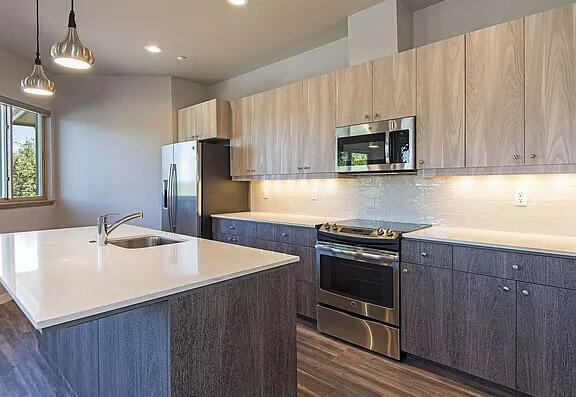 Highland - Commercial Sale