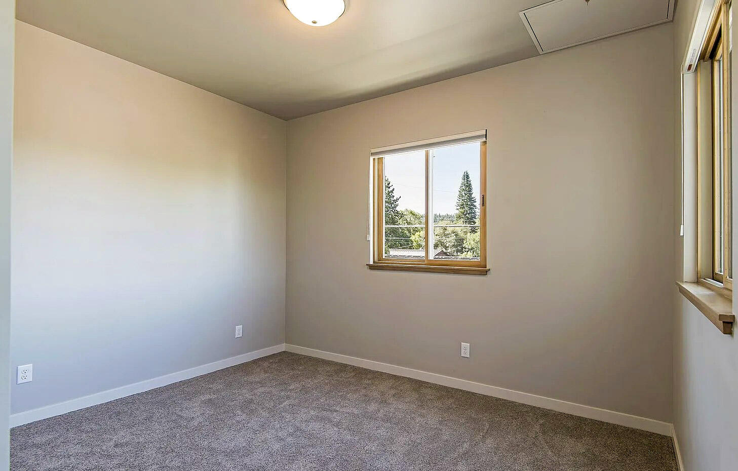 Highland - Commercial Sale