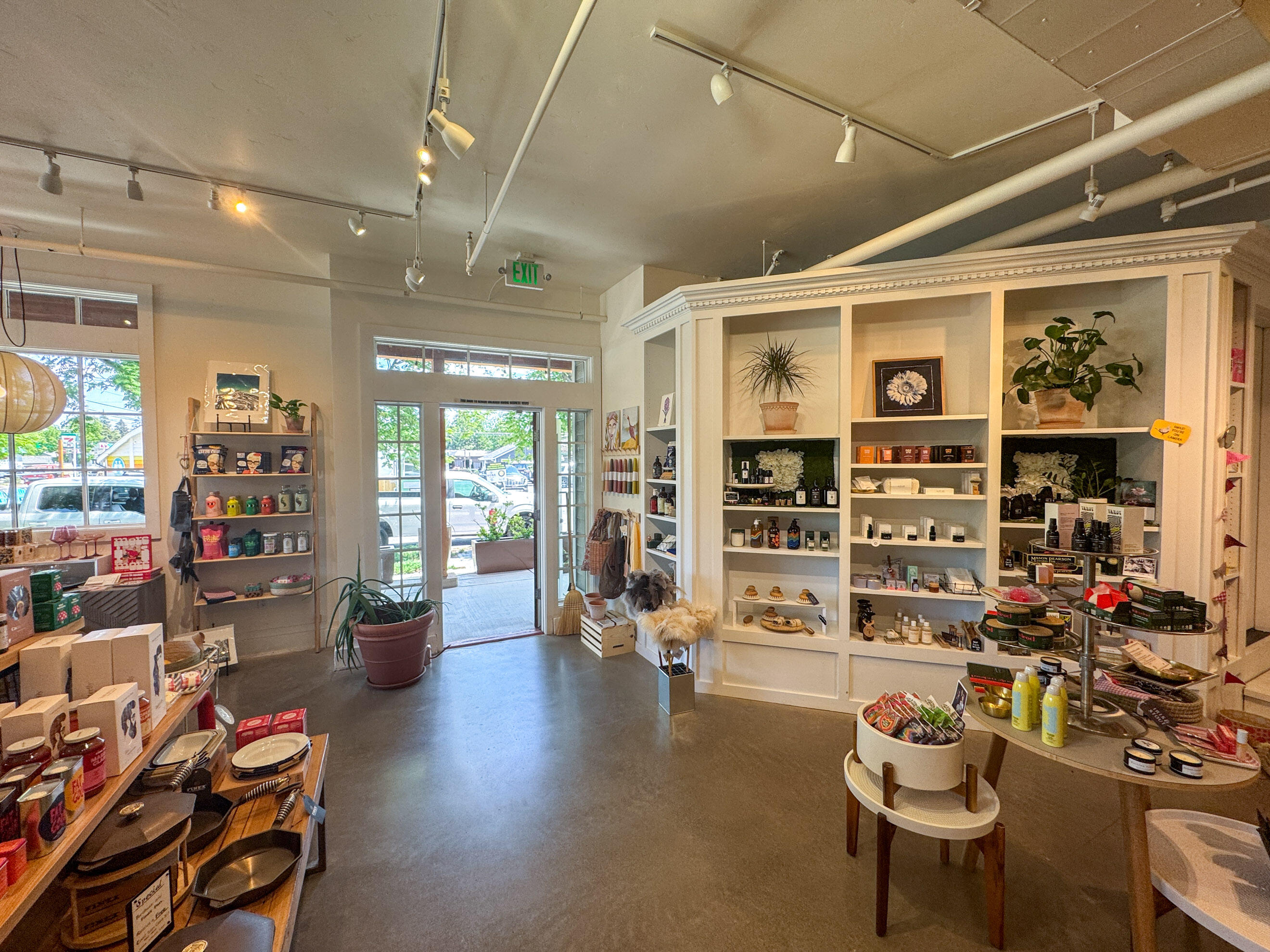 Highland - Commercial Sale