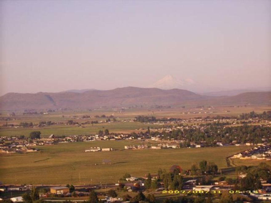 Beautiful Level Lot With View Of Basin From Your Backyard. This Lot Is Zoned Multi-family So You Could Build A Duplex For Investment... Or Your Dream Home.