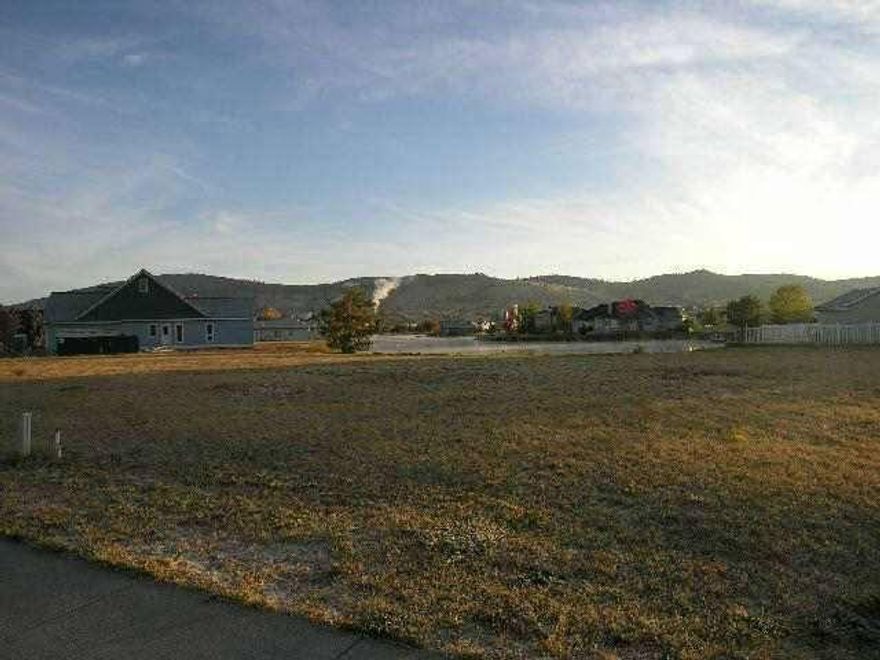 Great Harbor Isles View Lot With Lake Frontage! Seller Currently Has City Approval For A 4,000 Sq.Ft. Single Story Home With Engineering Comlete And Complies With Harbor Isles Cc&R's; Willing To Release To New Owner.