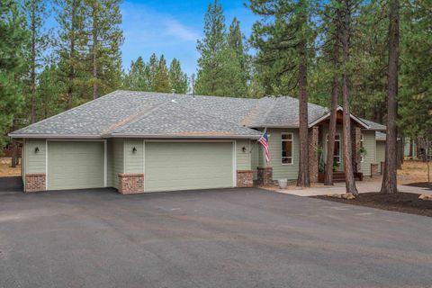 Photo of 14213 Clearwater Lane, La Pine, OR 97739 (MLS # 220209987)
