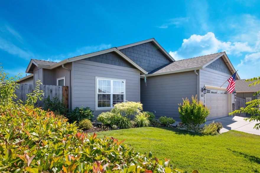 Beautiful home in a nice quiet area of EP, close to schools and shopping. Many extras such as granite counter tops, new electric range/oven and refrigerator included. Enjoy a nicely manicured yard and garden from your covered patio. RV parking large enough for multiple toys. A large finished 2 car garage and a high efficiency heater and gas stove.