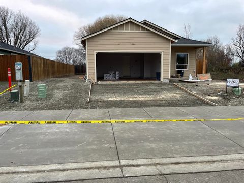 Photo of 449 Spring Valley Drive, Medford, OR 97501 (MLS # 220212856)