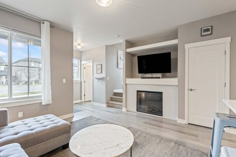 Tiny photo for 2561 NE Purcell Boulevard, Bend, OR 97701 (MLS # 220212742)