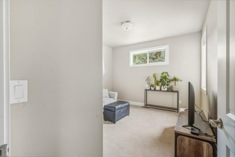 Tiny photo for 10064 Juniper Glen Circle, Redmond, OR 97756 (MLS # 220212456)