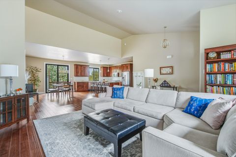 Tiny photo for 10064 Juniper Glen Circle, Redmond, OR 97756 (MLS # 220212456)