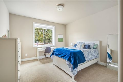 Tiny photo for 10064 Juniper Glen Circle, Redmond, OR 97756 (MLS # 220212456)