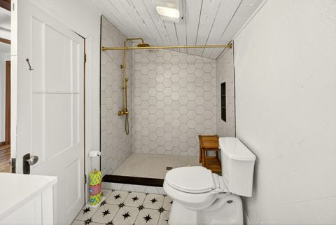 Tiny photo for 119 Madison Street, Talent, OR 97540 (MLS # 220214229)