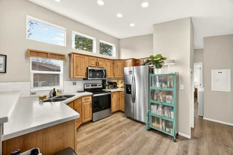 Tiny photo for 119 Madison Street, Talent, OR 97540 (MLS # 220214229)