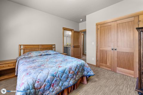Tiny photo for 57163 Fremont Drive #13, Sunriver, OR 97707 (MLS # 220225150)