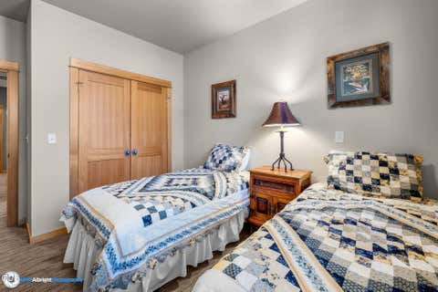 Tiny photo for 57163 Fremont Drive #13, Sunriver, OR 97707 (MLS # 220225150)