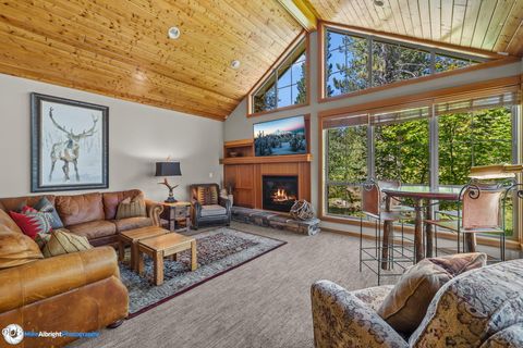 Photo of 57163 Fremont Drive #13, Sunriver, OR 97707 (MLS # 220225150)