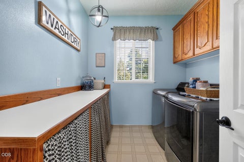 Tiny photo for 4081 Collier Lane, Klamath Falls, OR 97603 (MLS # 220226608)