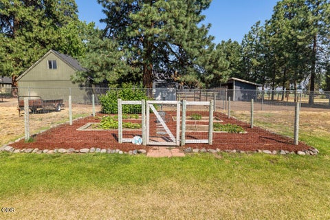 Tiny photo for 4081 Collier Lane, Klamath Falls, OR 97603 (MLS # 220226608)
