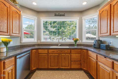 Tiny photo for 4081 Collier Lane, Klamath Falls, OR 97603 (MLS # 220226608)